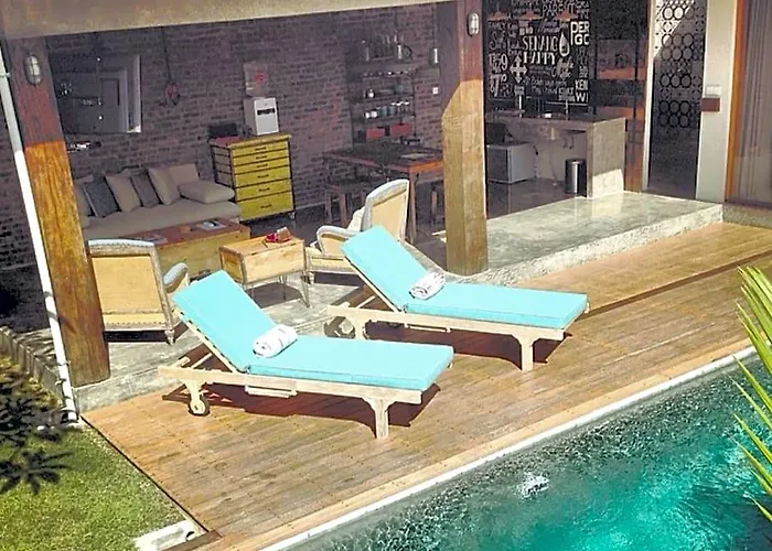 4quarters Luxury Pool ホテル ウマラス